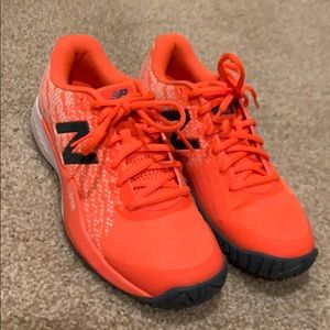 New balance tennis shoes